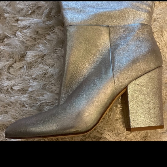 🆕🚺💟NINE WEST SILVER LEATHER BOOTS💟🚺🆕 - Picture 10 of 12